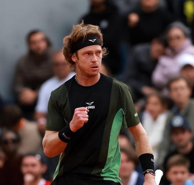 欧洲网球队险胜西班牙网球队,德约科维奇完成帽子戏法的简单介绍 欧洲网球队险胜西班牙网球队,德约科维奇完成帽子戏法的简单介绍