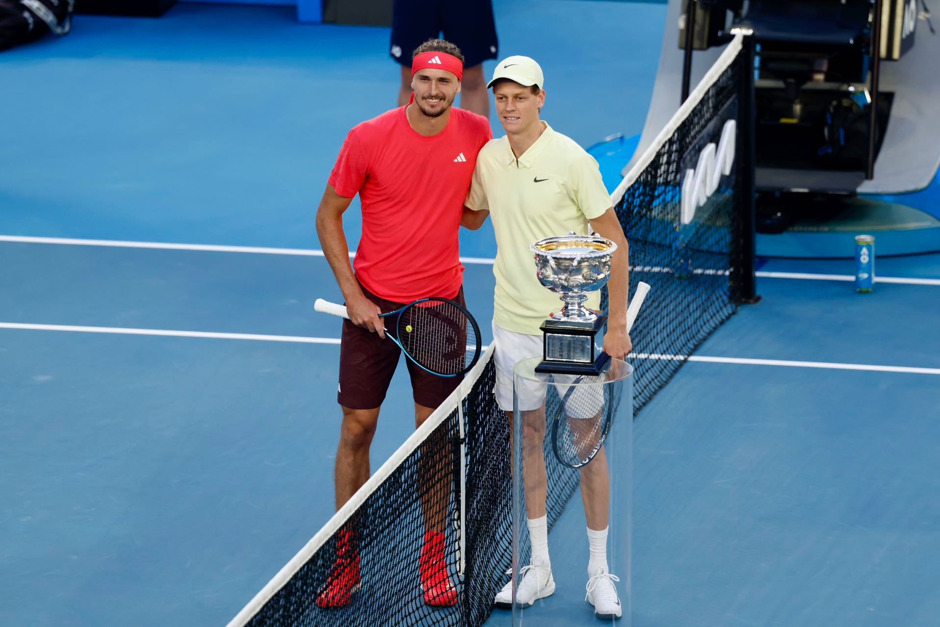 德国网球队鏖战意大利网球队,兹维列夫高光表现的简单介绍 德国网球队鏖战意大利网球队,兹维列夫高光表现的简单介绍