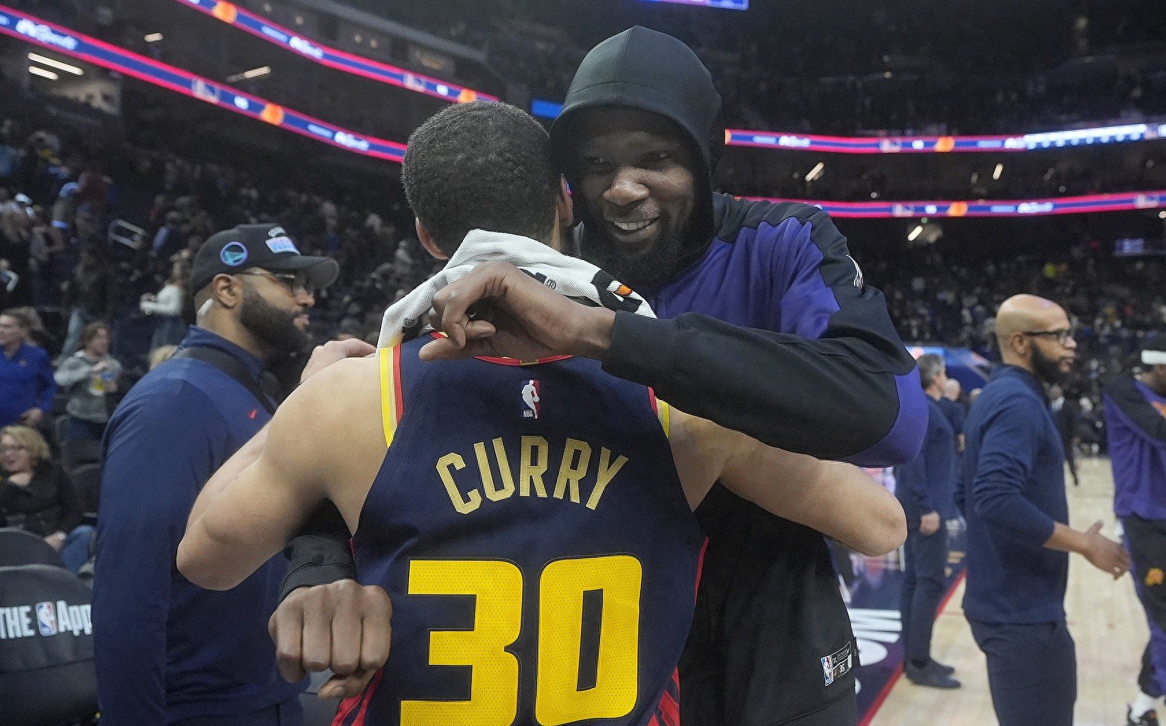 勇士B队逆转美国男篮,巴恩斯制霸全场 勇士B队逆转美国男篮,巴恩斯制霸全场