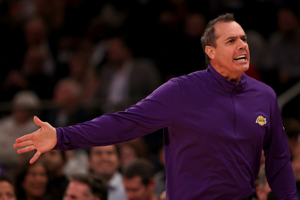 机警入场!球队瞄准破绽轻而易举 机警入场!球队瞄准破绽轻而易举