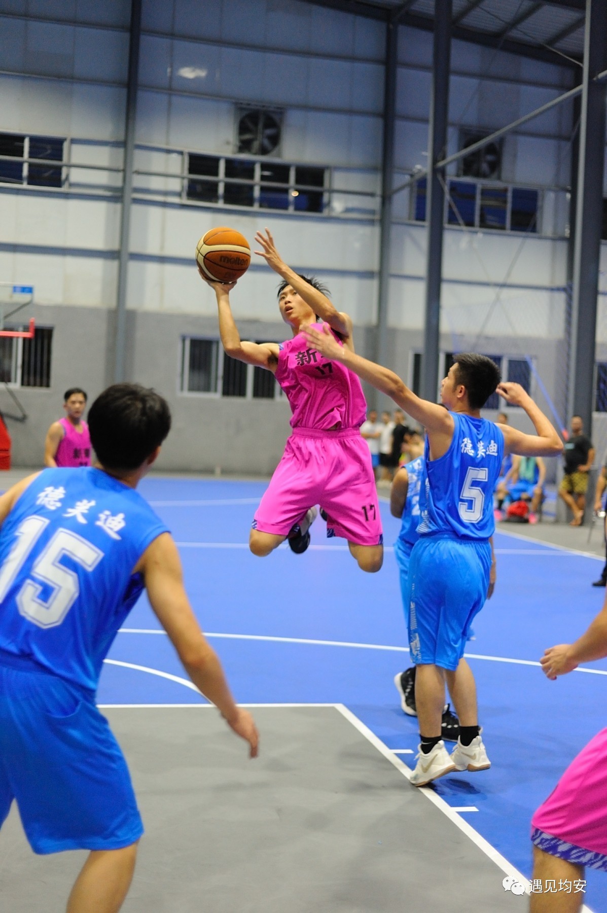 开云体育登录-篮球精英的竞技场上战火蔓延