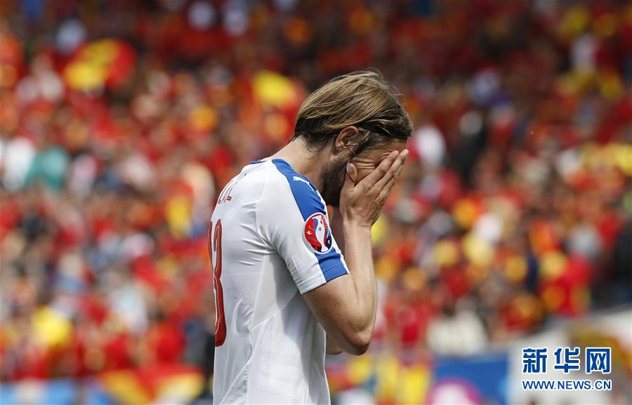 包含荷兰队惨遭捷克逆转,绝杀球引发球迷愤怒的词条 包含荷兰队惨遭捷克逆转,绝杀球引发球迷愤怒的词条