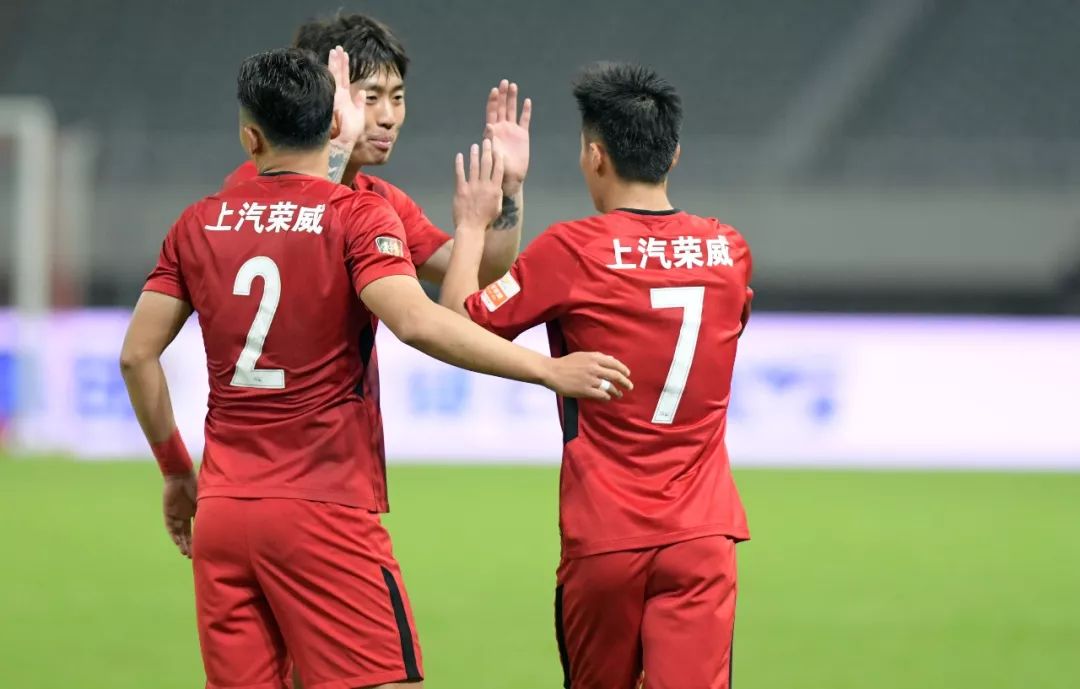 关于恒大客场大胜上港,继续领跑积分榜的信息 关于恒大客场大胜上港,继续领跑积分榜的信息