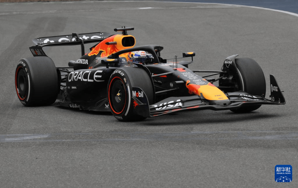 开云体育在线-包含雷诺车队鏖战红牛车队,塞恩斯高光表现的词条