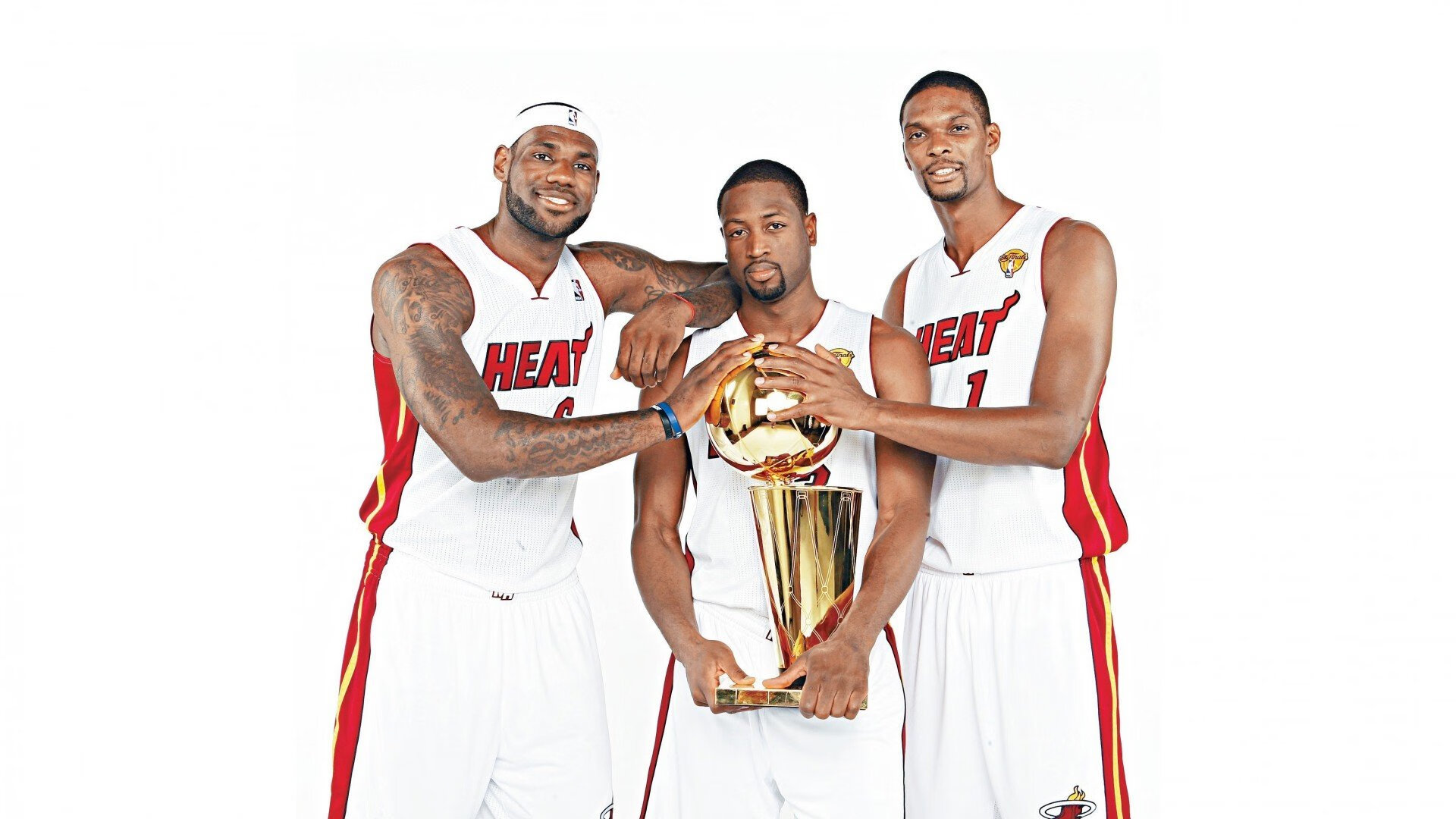 赛场上的双重奏，日本队整体碾压与中国樊振东的孤星闪耀